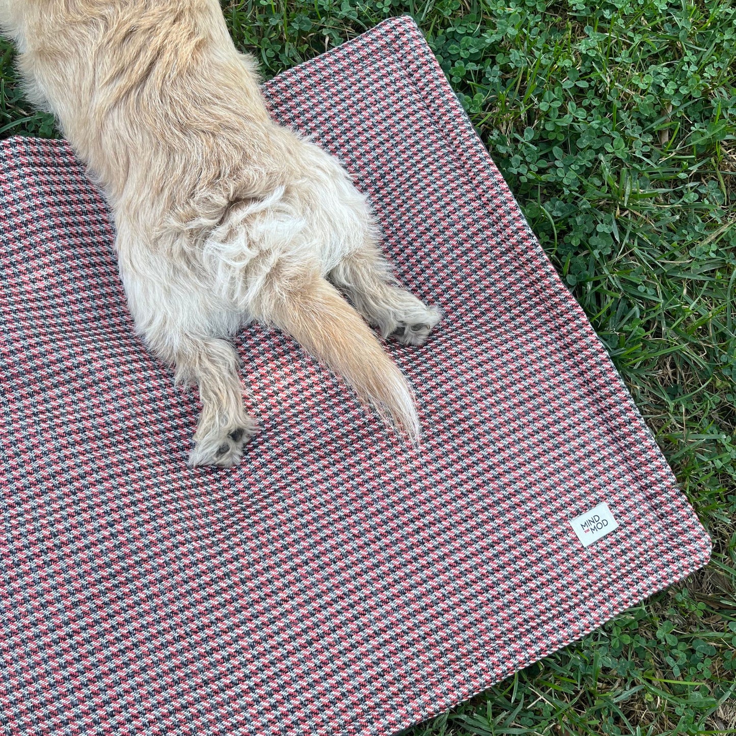 Hound's Tooth Red Outing Mat